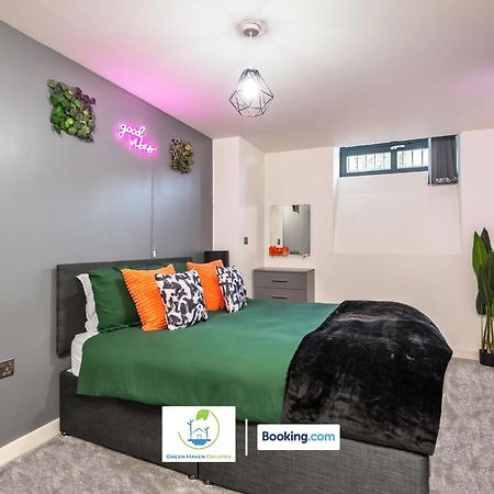 Spacious 1 Bedroom Apartment With 4K Cinema Experience By Green Haven Escapes In Bradford Bradford  Exterior photo