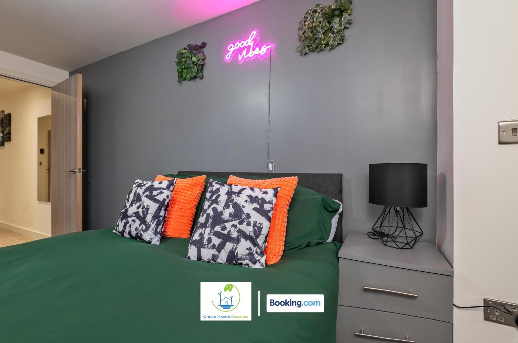 Spacious 1 Bedroom Apartment With 4K Cinema Experience By Green Haven Escapes In Bradford Exterior photo